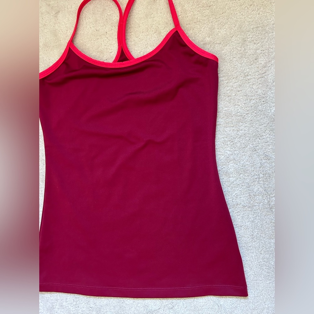 2XU tank with Y back straps